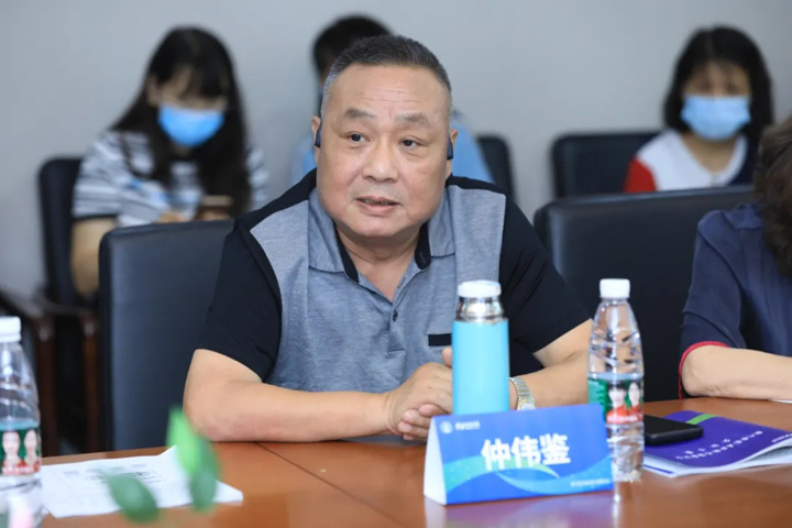 上海疾病预防控制中心原副主任仲伟鉴
